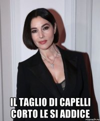  il taglio di capelli corto le si addice