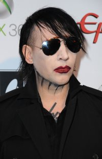 Создать мем marilyn manson