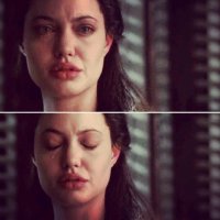 Создать комикс Анджелина Джоли плачет