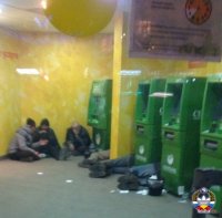 Создать мем джентльмены отдыхают