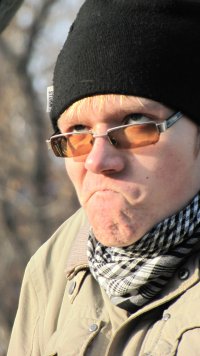 Создать мем Недоволен