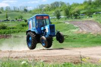 Создать мем traktor
