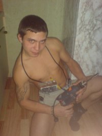 Создать мем с девушками мачо в драке всех ху