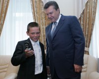 Создать мем янык