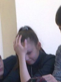 Создать мем девочка с рукой
