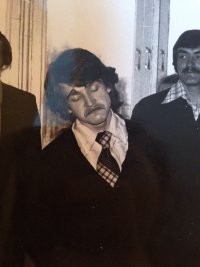Создать мем Типичный артист эстрады