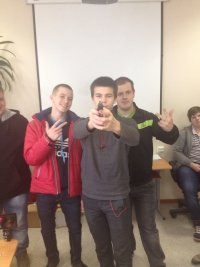 за семью и двор, стреляю в упор , Мем За семью и двор стреляю в упор