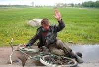 поставил цель- добейся!..и точка!.., Мем Алкаш на велосипеде