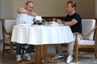 Создать мем Холодная водяра