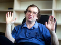 Все мемы Мавроди разводит руками