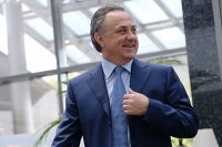 Создать мем Костюмчик