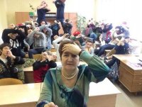 Создать мем Училка и класс