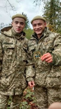 Создать мем Два напальчника