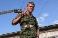 Создать мем Стою на столбе