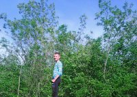 Создать мем И просит тл пополам попадал