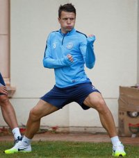 Создать мем Коноплянка охраняет