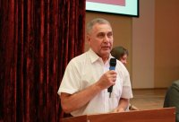Создать мем Сакович передаёт РГГМУ Валерию Михееву
