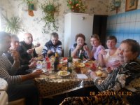 Создать мем В ГОСТЯХ