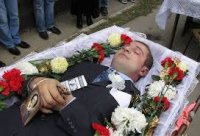 Создать мем В гробу