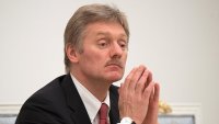 Создать мем Песков не в красных штанах