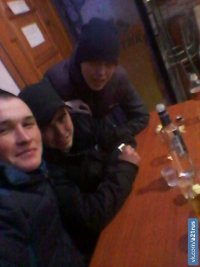 Создать мем За столом