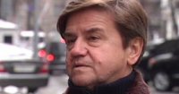 Создать мем Карлсон который живёт на крыше