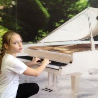 Создать мем Аделина квест