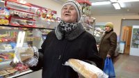 Создать мем Бабка в магазине