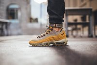 Создать мем Nike air max 95
