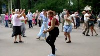 Создать мем Танцуй тётя