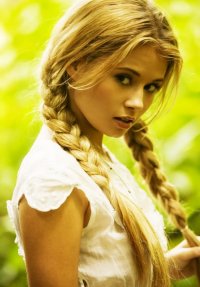 Создать мем Beautiful eyes of a girl and a scythe
