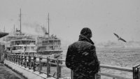Создать мем Человек у моря