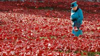 Создать мем Наркокоролева