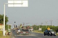 Создать мем Сбил велосипедистов