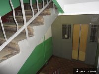 Создать мем В подъезде старый лифт