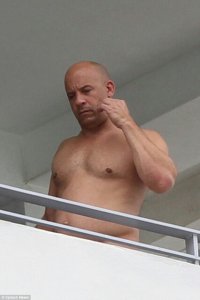 Создать мем Вин дизель на балконе