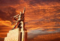 Создать мем Внимание говорит Москва