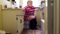 Создать мем Дональд трамп срет