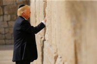 Создать мем Трамп и стена