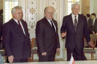 Создать мем ЕльцинКравчук и Шушкевич