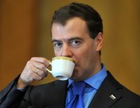 Создать мем Медведев пьёт чай