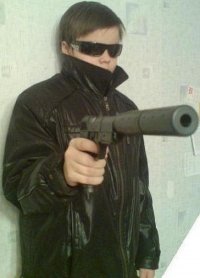 Создать мем Опасный перцев с пистолетом