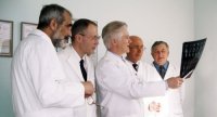 Создать мем Врачи консилиум совещание рентген