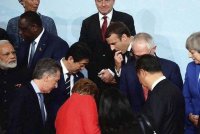 Создать мем Хйло на саммите