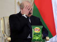 Создать мем Лукашенко пьяный пил путинку с чипсами лейс мятного карася