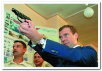 Создать мем Медведев с пистолетом