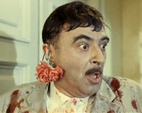 Создать мем Саахов с гвоздикой за ухом