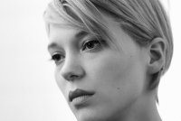 Создать мем Сила женщины в ее слабости