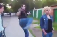 Создать мем Ударил с ноги по девушке