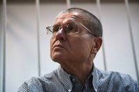 Создать мем Бойтесь данайцев приносящих колбайцев